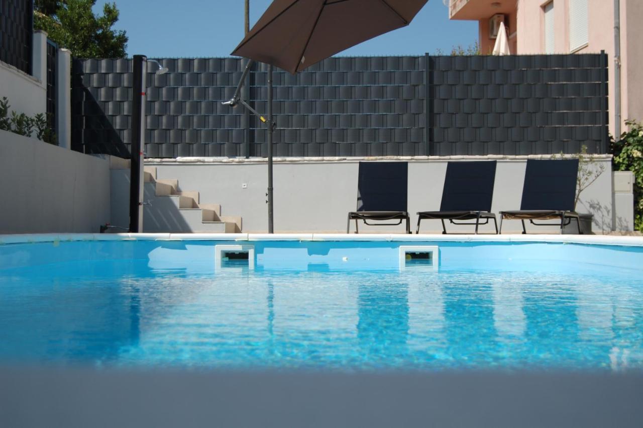Nela & Sara - 2 Apartments With Heated Swimming Pool Seget Vranjica Exterior foto